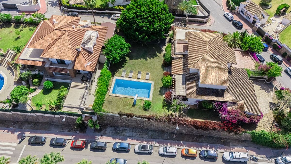 6 bedroom Villa for sale in Nueva Andalucia with pool garage - € 3,500,000 (Ref: 9696618)