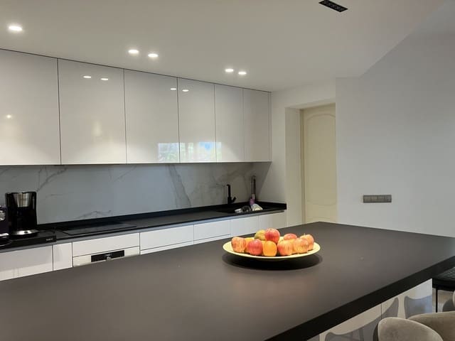 4 quarto Apartamento para venda em Aloha Golf, Marbella com piscina garagem - 650 000 € (Ref: 9696619)