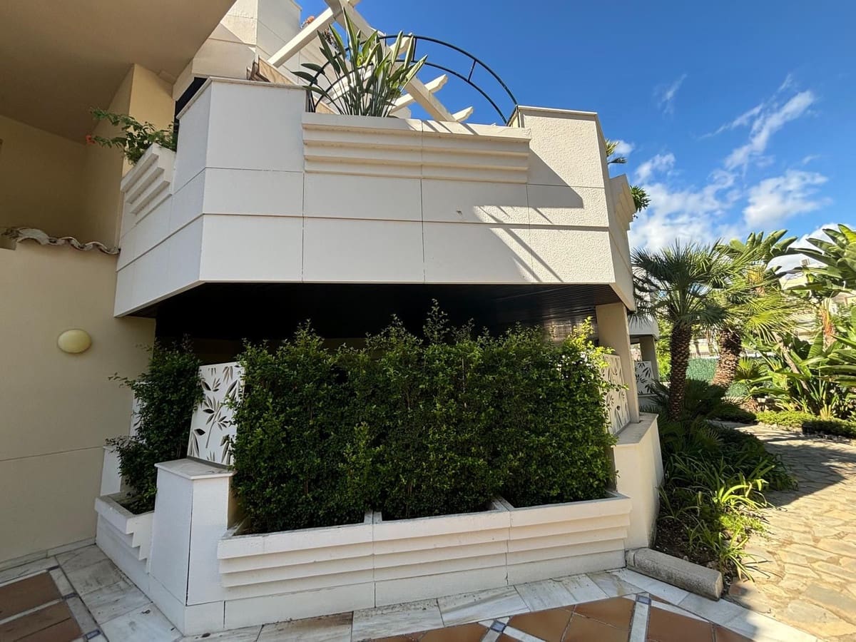 4 quarto Apartamento para venda em Aloha Golf com piscina garagem - 650 000 € (Ref: 9696619)