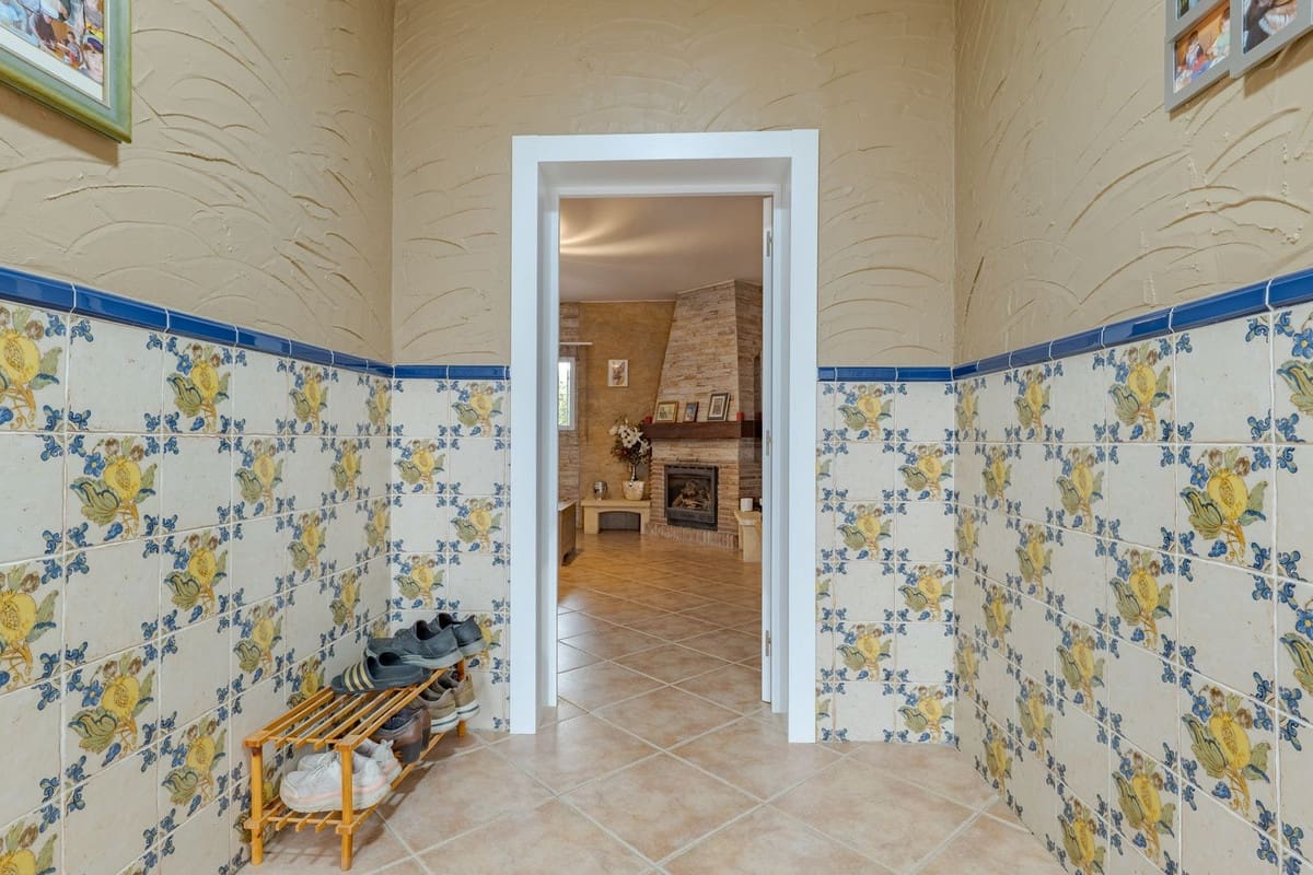 8 bedroom Villa for sale in Alhaurin el Grande with pool garage - € 1,195,000 (Ref: 9696631)