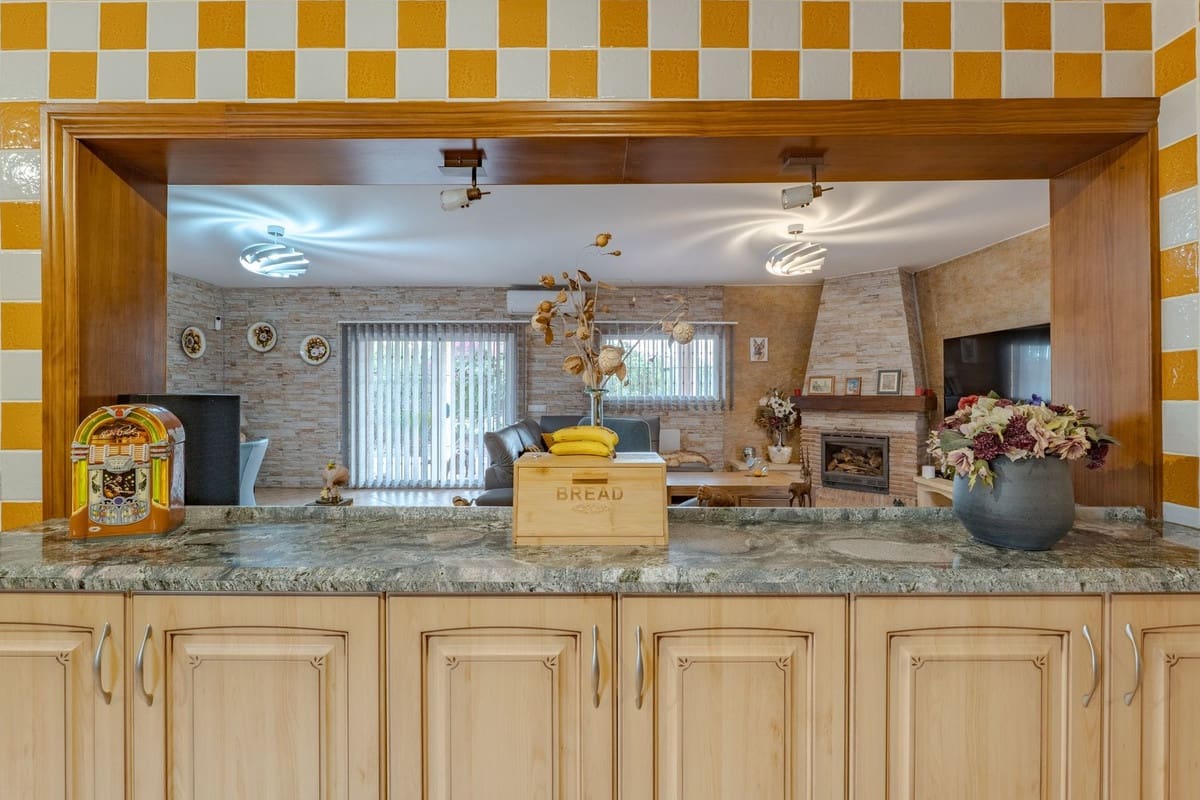 8 bedroom Villa for sale in Alhaurin el Grande with pool garage - € 1,195,000 (Ref: 9696631)