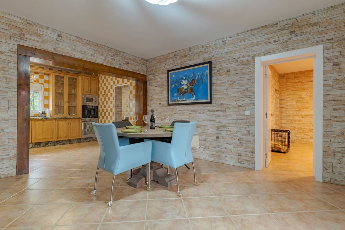 8 bedroom Villa for sale in Alhaurin el Grande with pool garage - € 1,195,000 (Ref: 9696631)