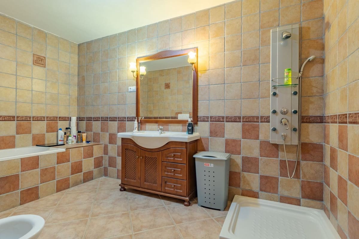 8 bedroom Villa for sale in Alhaurin el Grande with pool garage - € 1,195,000 (Ref: 9696631)