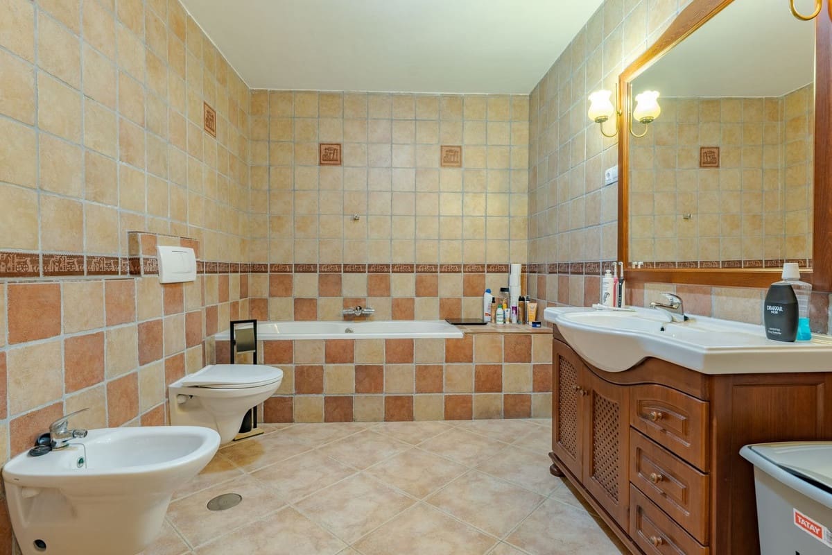 8 bedroom Villa for sale in Alhaurin el Grande with pool garage - € 1,195,000 (Ref: 9696631)