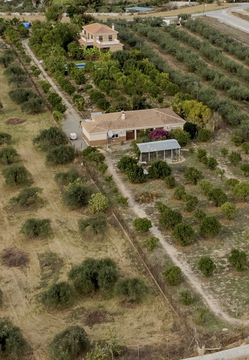 8 bedroom Villa for sale in Alhaurin el Grande with pool garage - € 1,195,000 (Ref: 9696631)