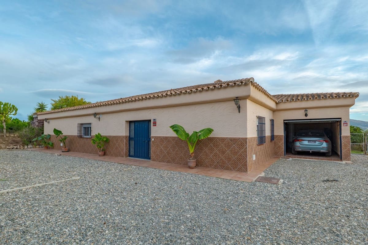 8 bedroom Villa for sale in Alhaurin el Grande with pool garage - € 1,195,000 (Ref: 9696631)