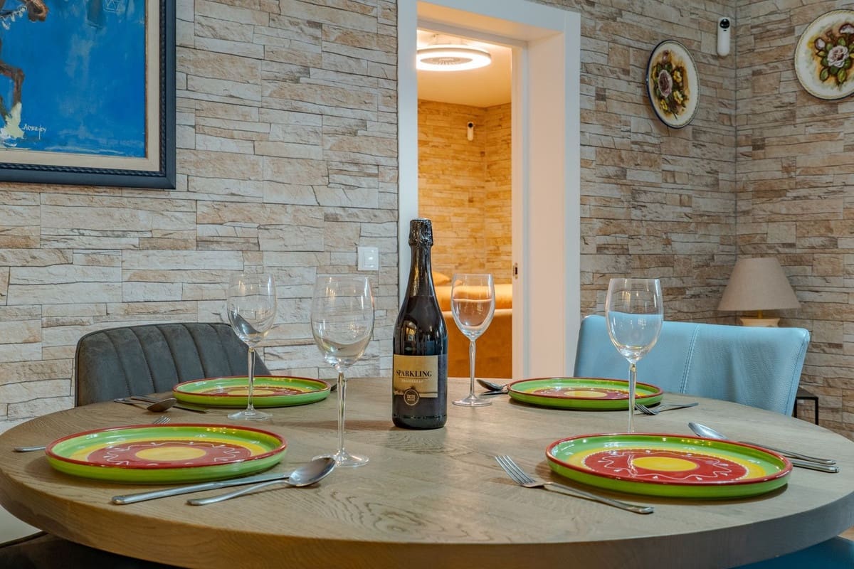 8 bedroom Villa for sale in Alhaurin el Grande with pool garage - € 1,195,000 (Ref: 9696631)