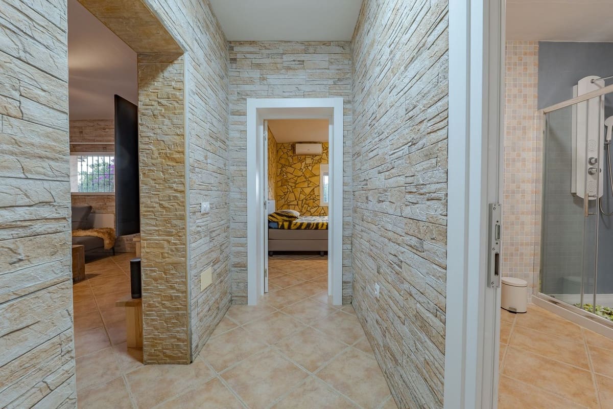 8 bedroom Villa for sale in Alhaurin el Grande with pool garage - € 1,195,000 (Ref: 9696631)