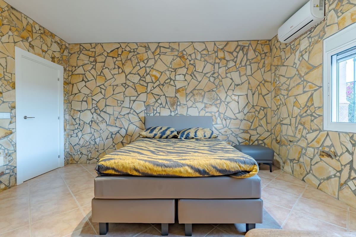 8 bedroom Villa for sale in Alhaurin el Grande with pool garage - € 1,195,000 (Ref: 9696631)