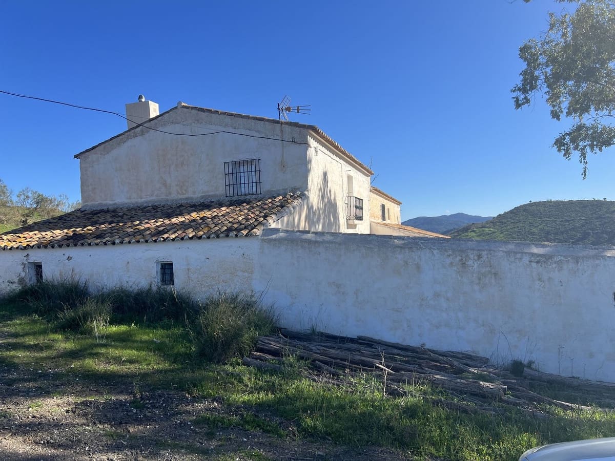 5 bedroom Finca/Country House for sale in Casabermeja with garage - € 599,000 (Ref: 9696651)