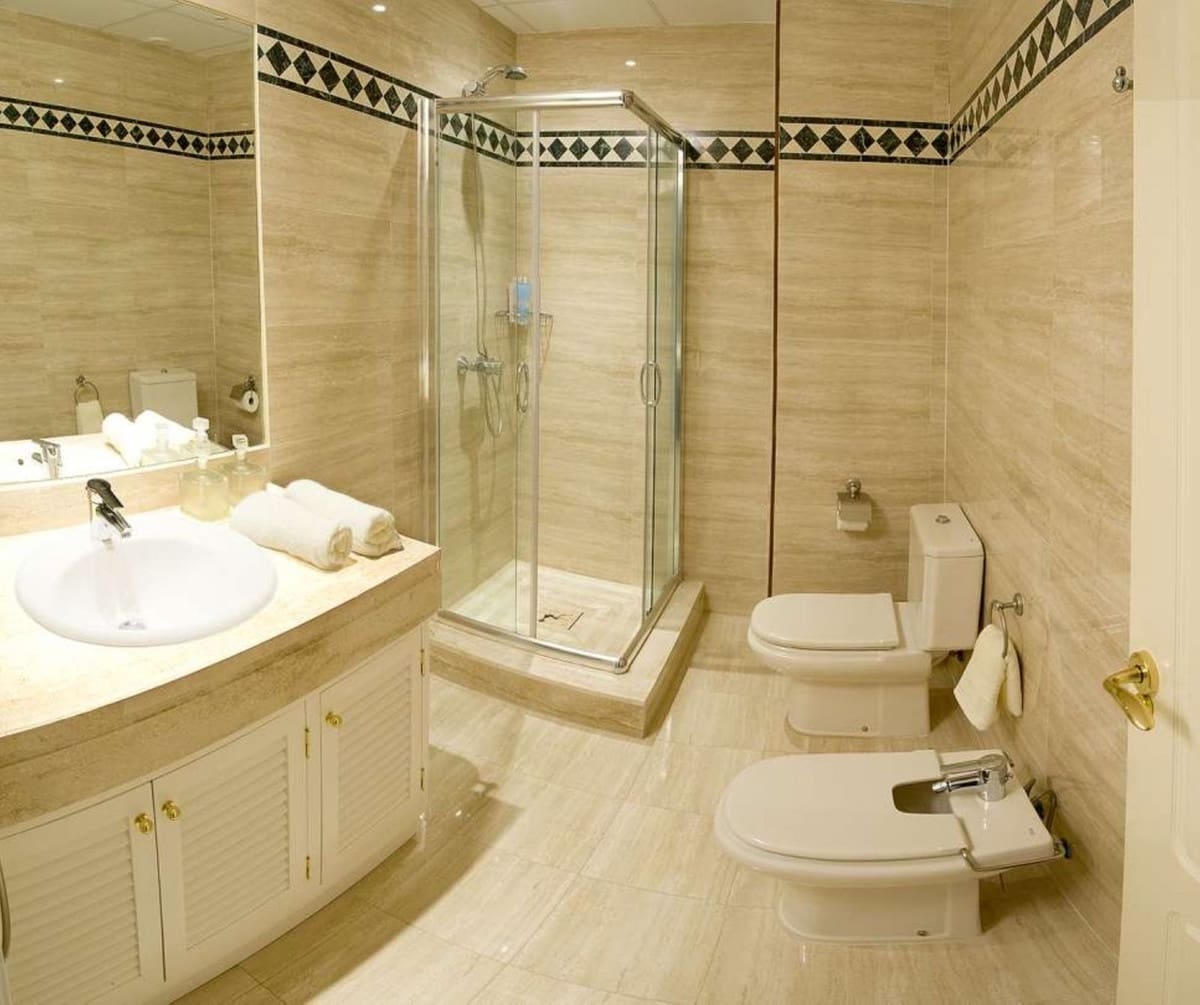 2 bedroom Apartment for sale in Nueva Andalucia with pool garage - € 1,200,000 (Ref: 9696715)