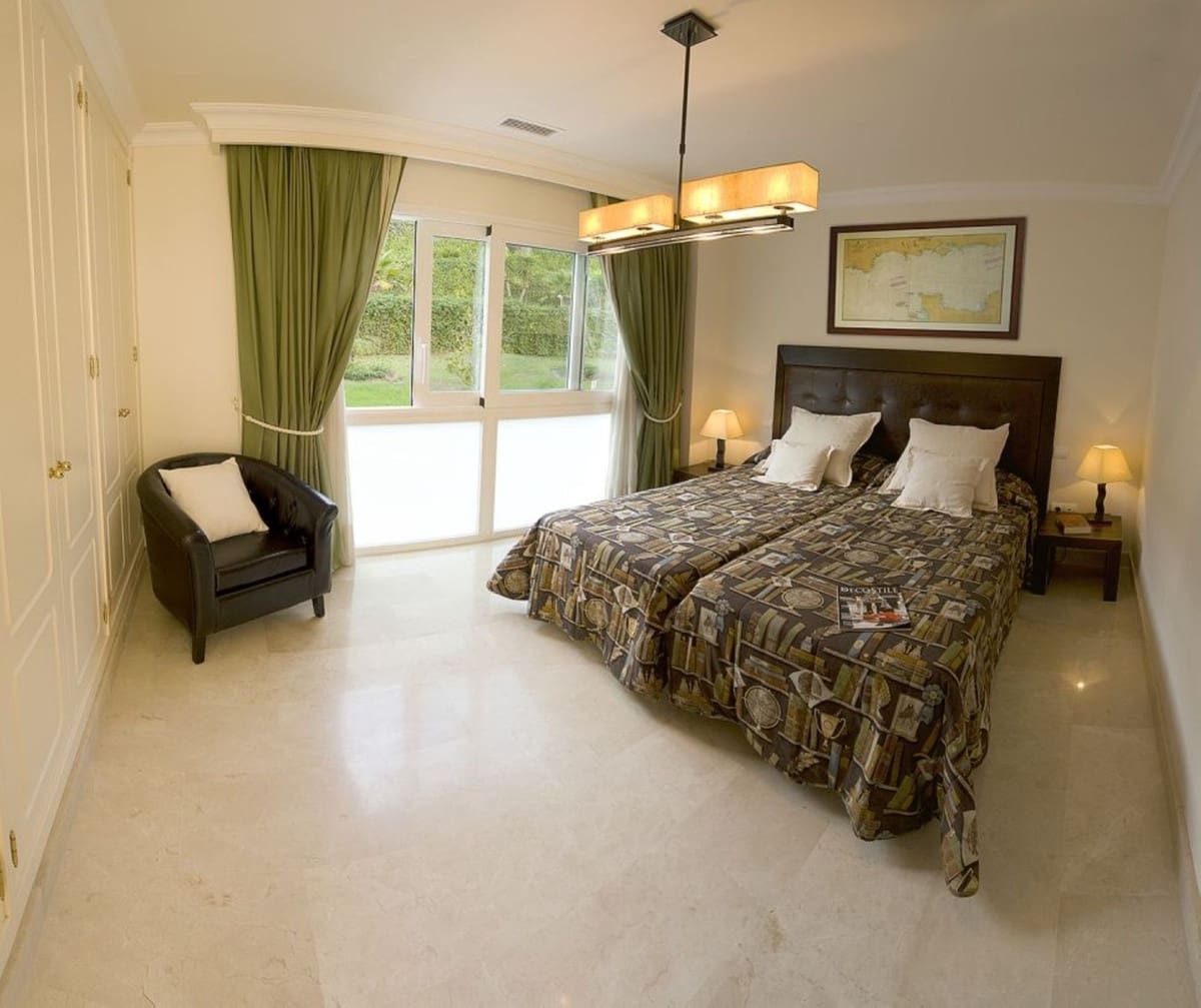 2 bedroom Apartment for sale in Nueva Andalucia with pool garage - € 1,200,000 (Ref: 9696715)