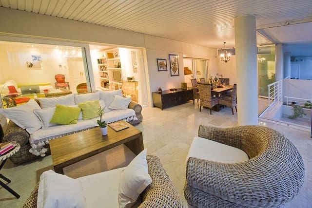 2 sypialnia Apartament na sprzedaż w Nueva Andalucia, Marbella z basenem garażem - 1 200 000 € (Ref: 9696715)