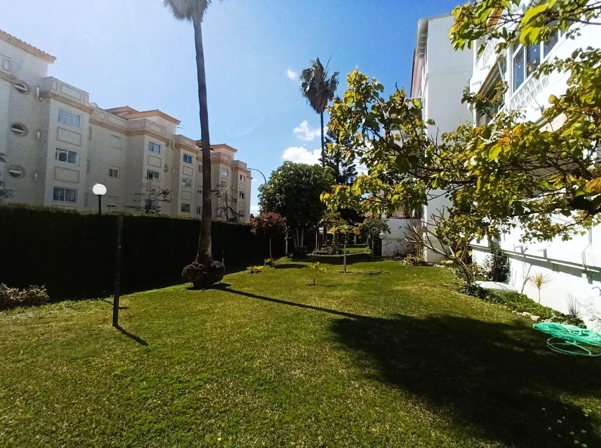 Apartamento de 2 habitaciones en Torremolinos en venta con piscina garaje - 293.000 € (Ref: 9696716)