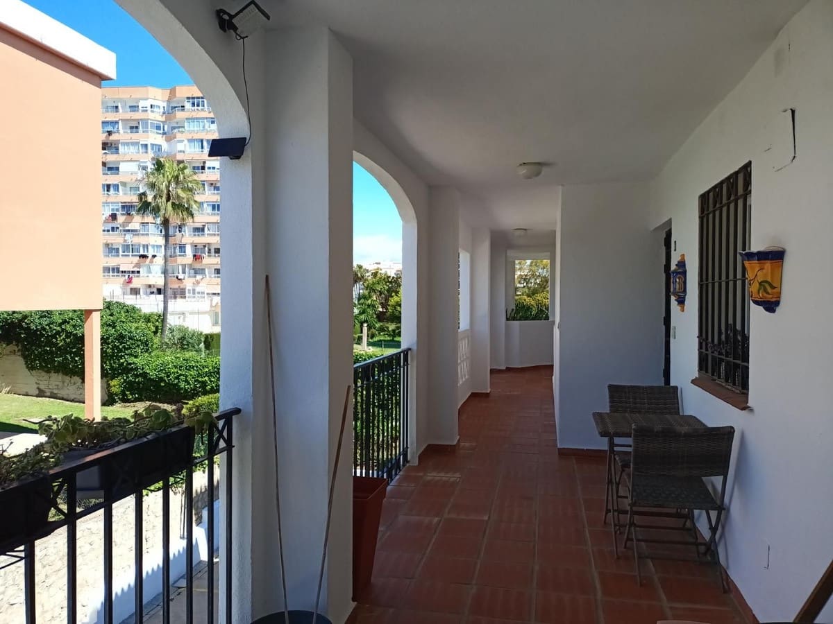 Apartamento de 2 habitaciones en Torremolinos en venta con piscina garaje - 293.000 € (Ref: 9696716)