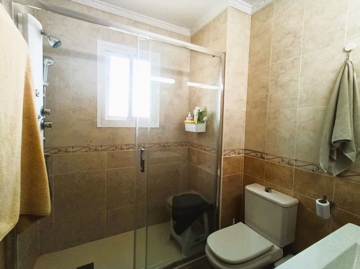 Apartamento de 2 habitaciones en Torremolinos en venta con piscina garaje - 293.000 € (Ref: 9696716)