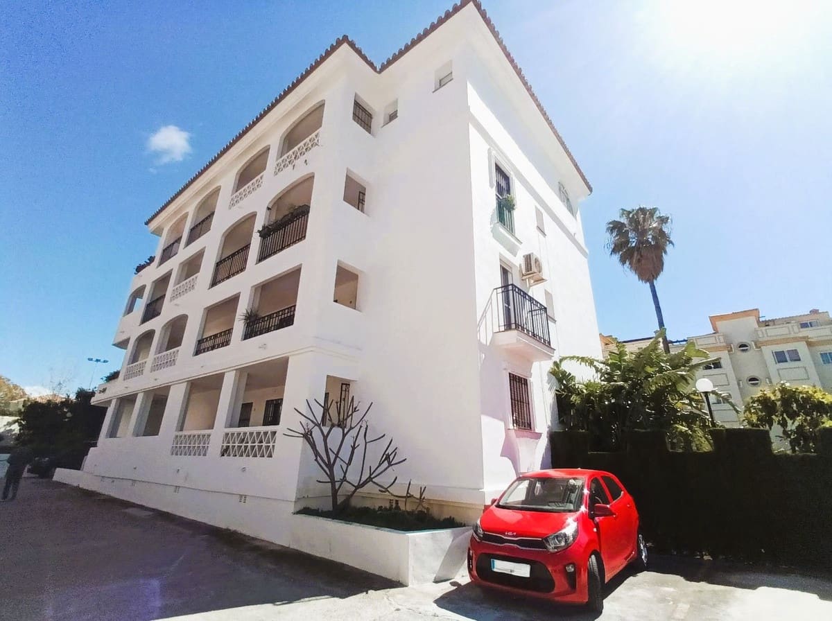 Apartamento de 2 habitaciones en Torremolinos en venta con piscina garaje - 293.000 € (Ref: 9696716)