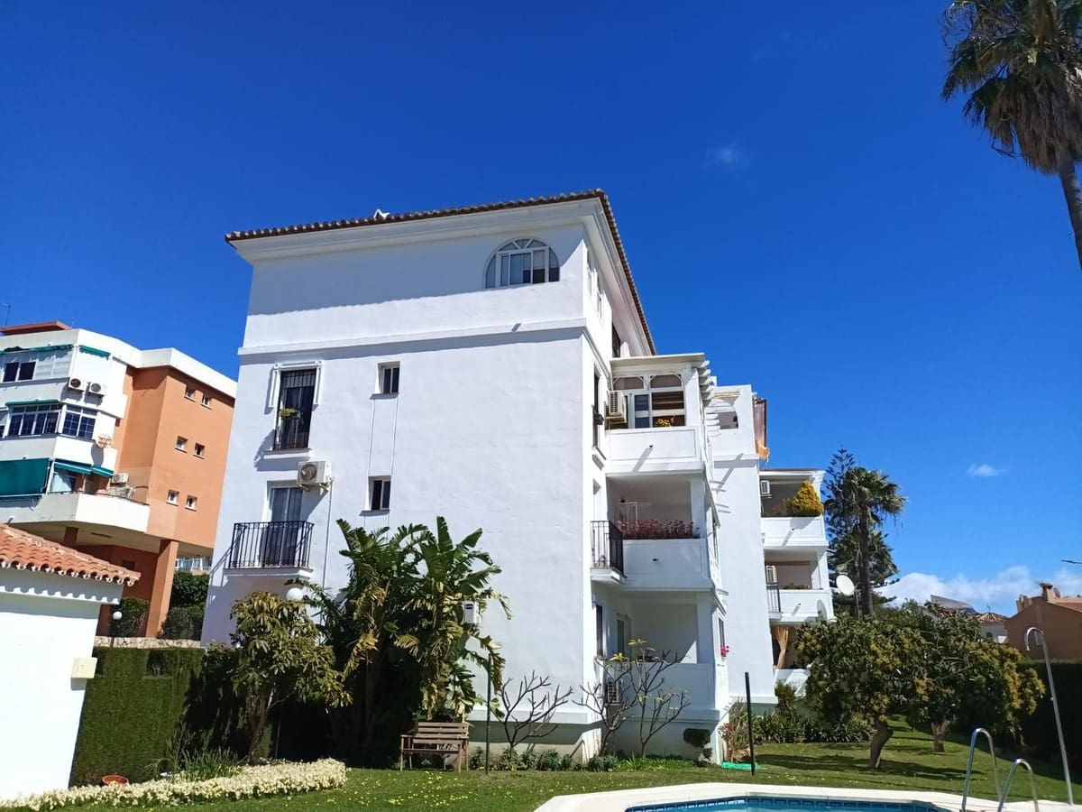 Apartamento de 2 habitaciones en Torremolinos en venta con piscina garaje - 293.000 € (Ref: 9696716)