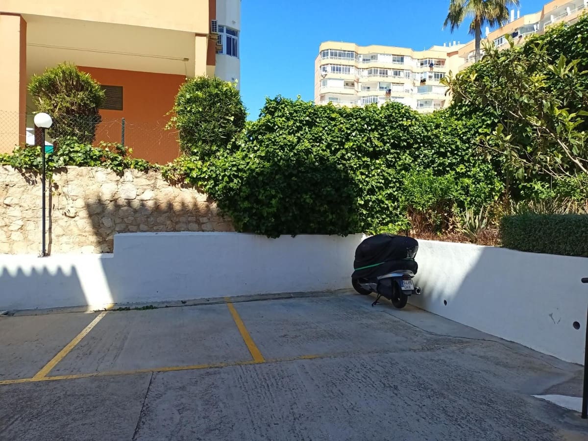 Apartamento de 2 habitaciones en Torremolinos en venta con piscina garaje - 293.000 € (Ref: 9696716)