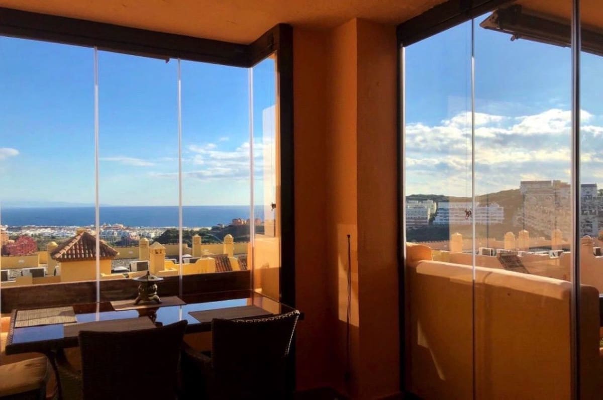 2 soveværelse Lejlighed til salg i La Duquesa / Puerto de la Duquesa med swimmingpool garage - € 325.000 (Ref: 9696720)