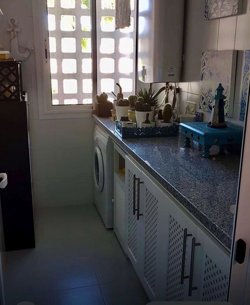 2 soveværelse Lejlighed til salg i La Duquesa / Puerto de la Duquesa med swimmingpool garage - € 325.000 (Ref: 9696720)