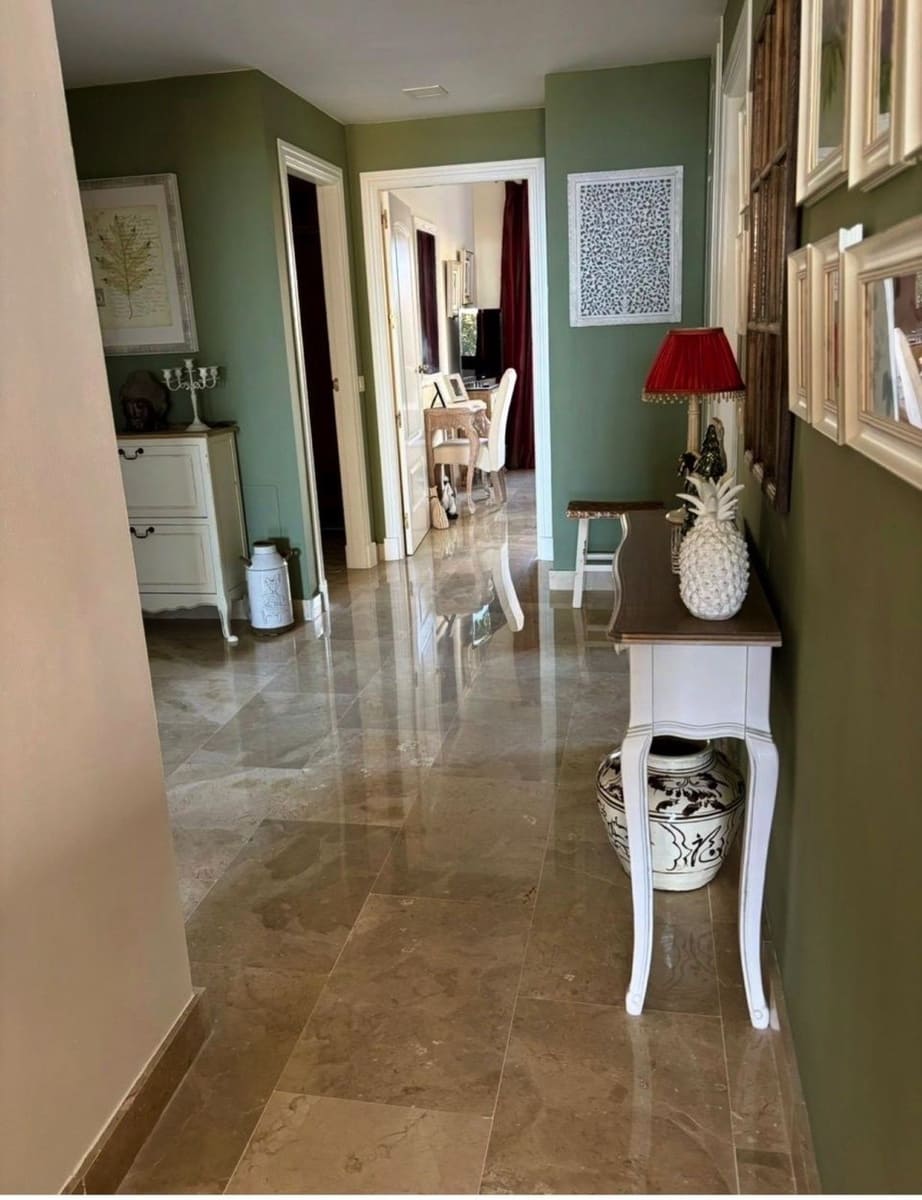 2 soveværelse Lejlighed til salg i La Duquesa / Puerto de la Duquesa med swimmingpool garage - € 325.000 (Ref: 9696720)