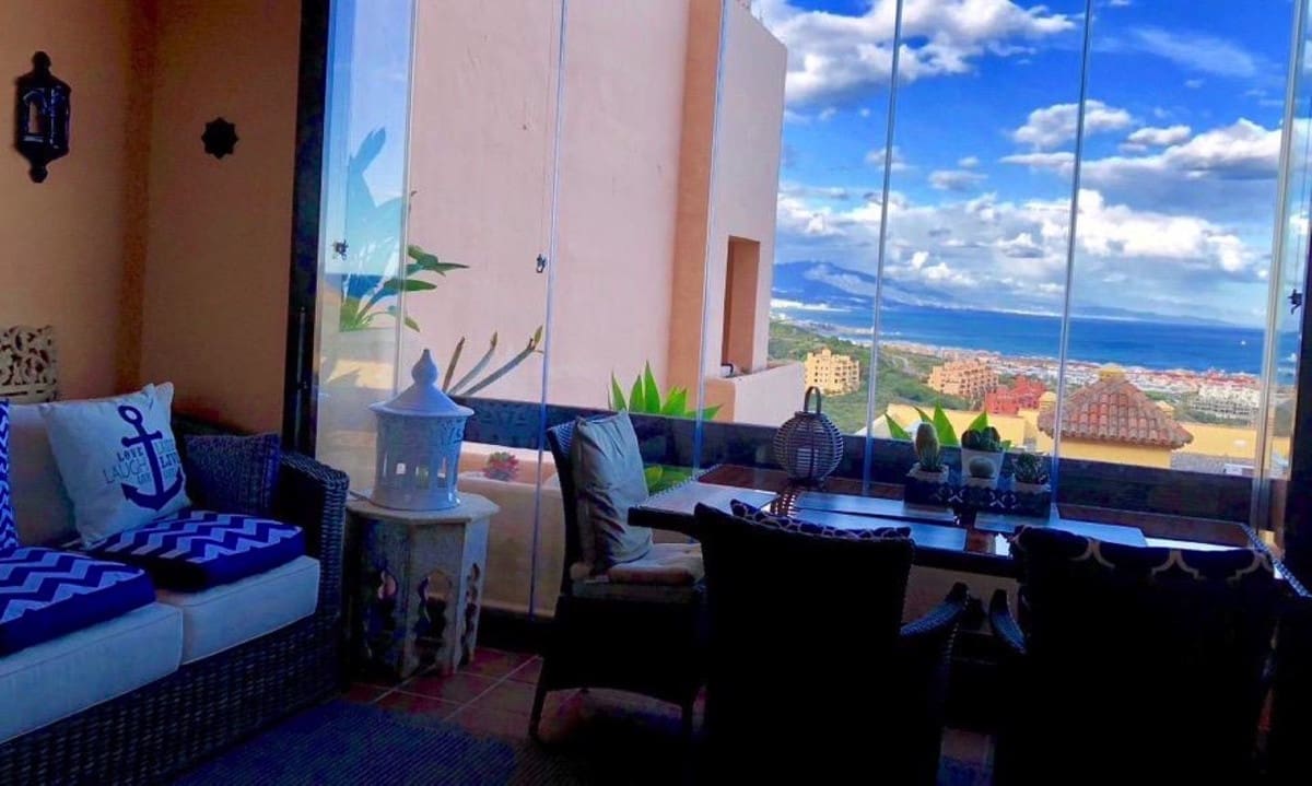 2 soveværelse Lejlighed til salg i La Duquesa / Puerto de la Duquesa med swimmingpool garage - € 325.000 (Ref: 9696720)