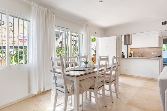 2 makuuhuone Huoneisto myytävänä paikassa Río Real, Marbella mukana uima-altaan 
autotalli - 445 000 € (Ref: 9696721)