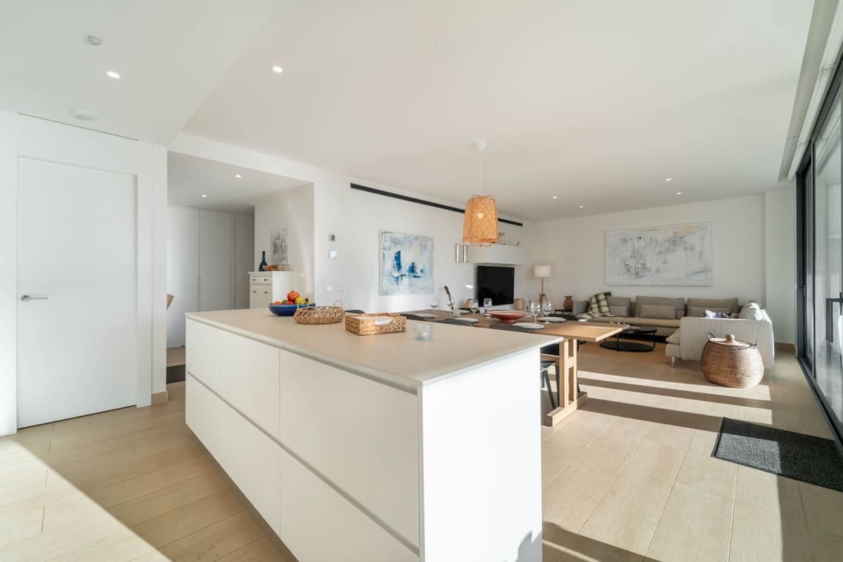 2 soverom Leilighet til salgs i Fuengirola med svømmebasseng garasje - € 649 000 (Ref: 9696722)