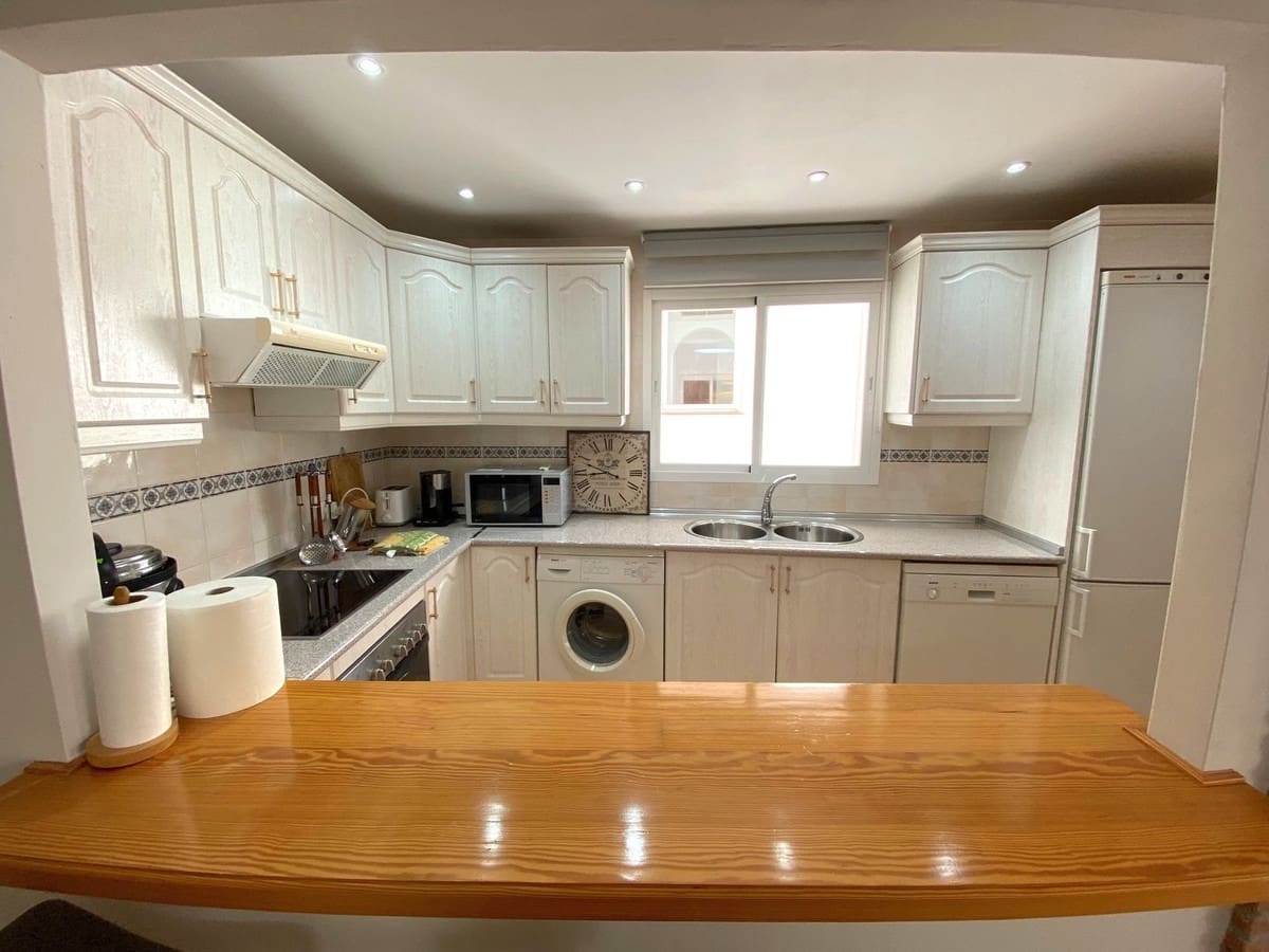 2 bedroom Penthouse for sale in Aloha Golf with pool garage - € 390,000 (Ref: 9696723)