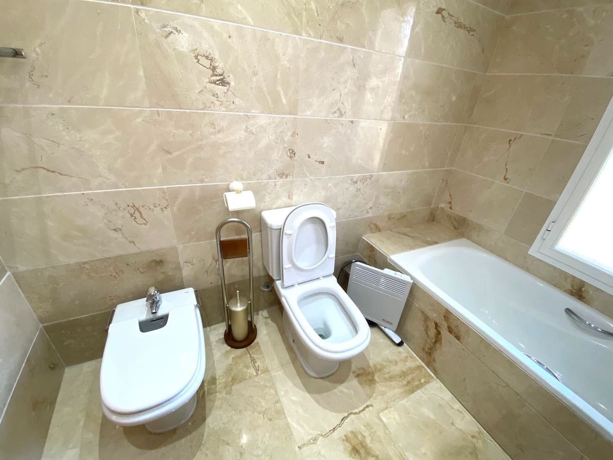 2 bedroom Penthouse for sale in Aloha Golf with pool garage - € 390,000 (Ref: 9696723)