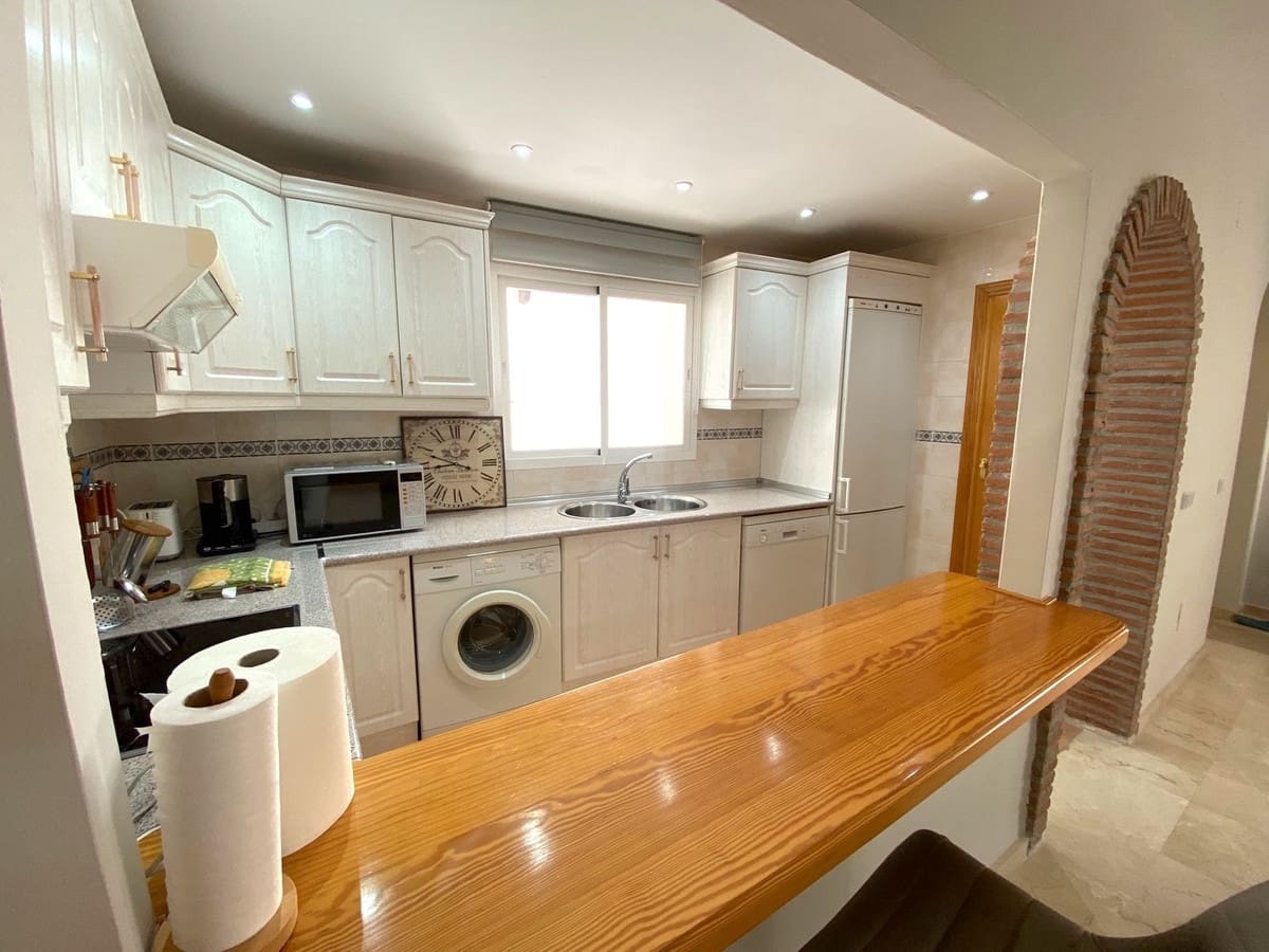 2 bedroom Penthouse for sale in Aloha Golf with pool garage - € 390,000 (Ref: 9696723)