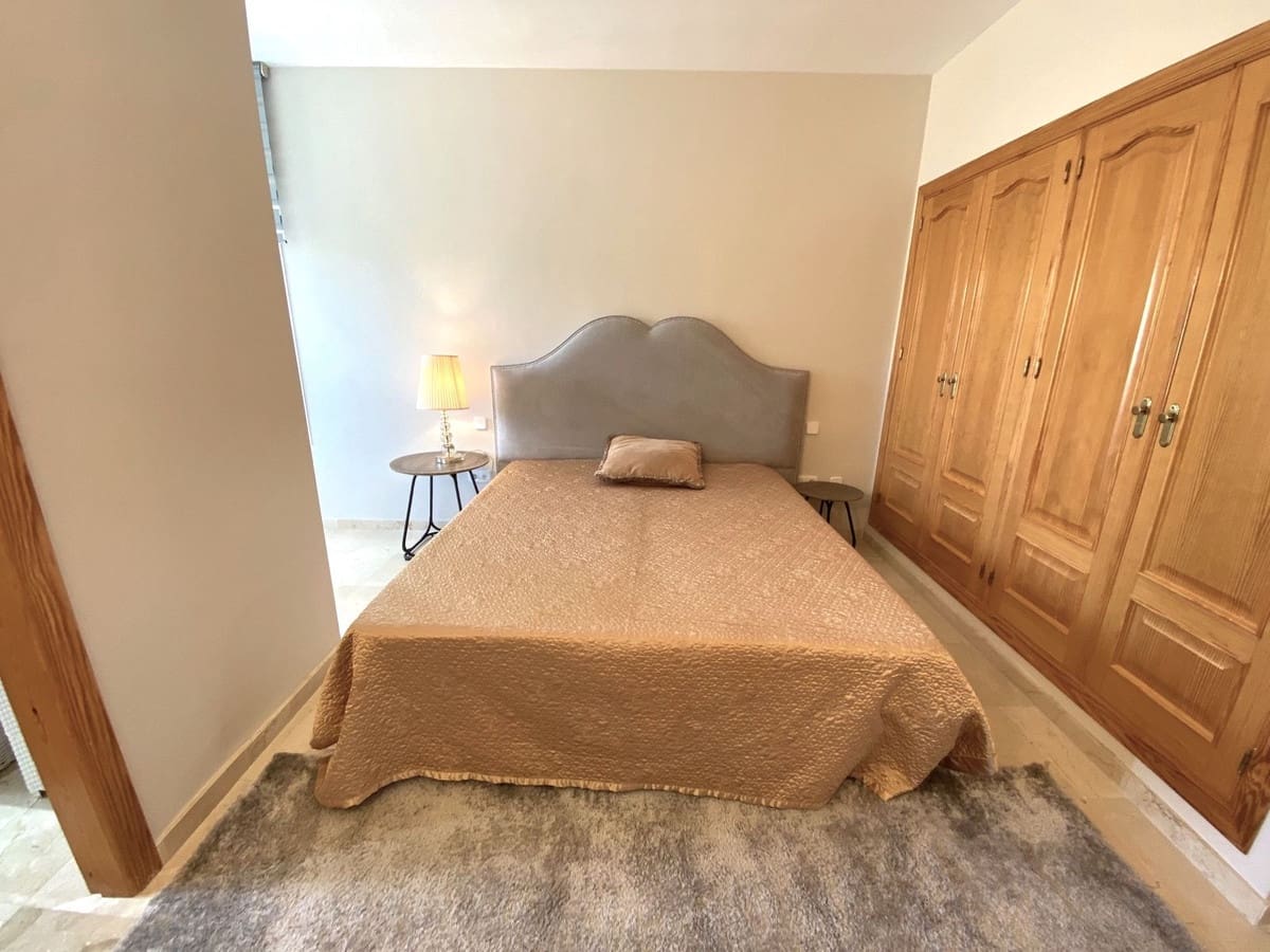 2 bedroom Penthouse for sale in Aloha Golf with pool garage - € 390,000 (Ref: 9696723)