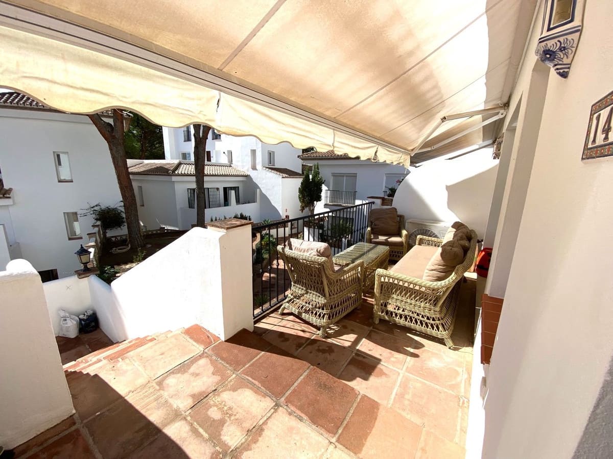 2 bedroom Penthouse for sale in Aloha Golf with pool garage - € 390,000 (Ref: 9696723)