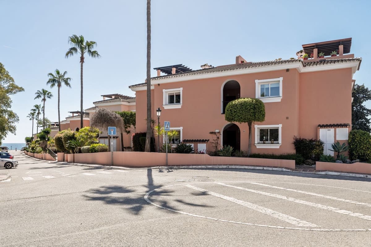 2 sovrum Takvåning till salu i Estepona med pool garage - 650 000 € (Ref: 9696725)