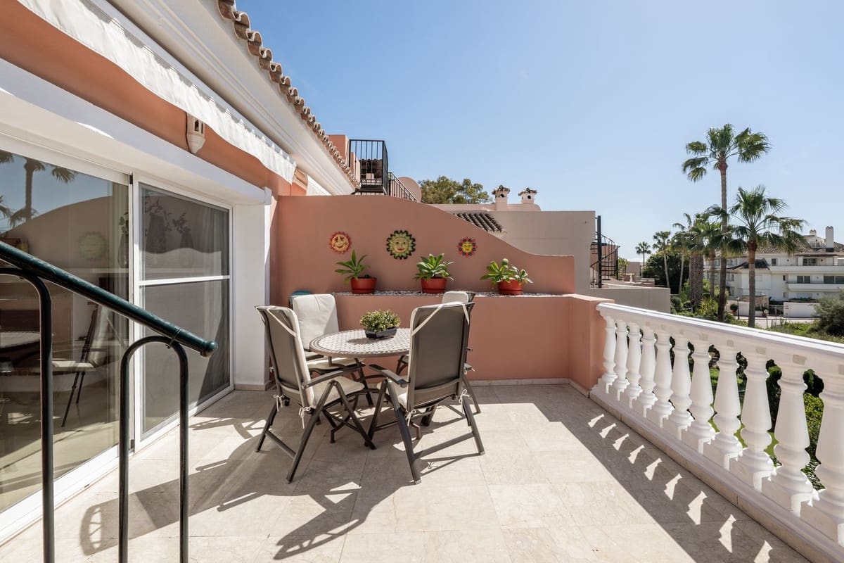 2 sovrum Takvåning till salu i Estepona med pool garage - 650 000 € (Ref: 9696725)