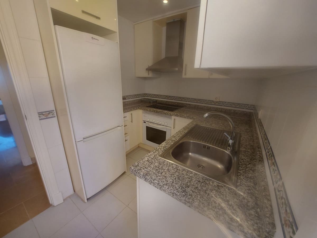 1 bedroom Penthouse for sale in La Duquesa / Puerto de la Duquesa with pool garage - € 210,000 (Ref: 9707727)