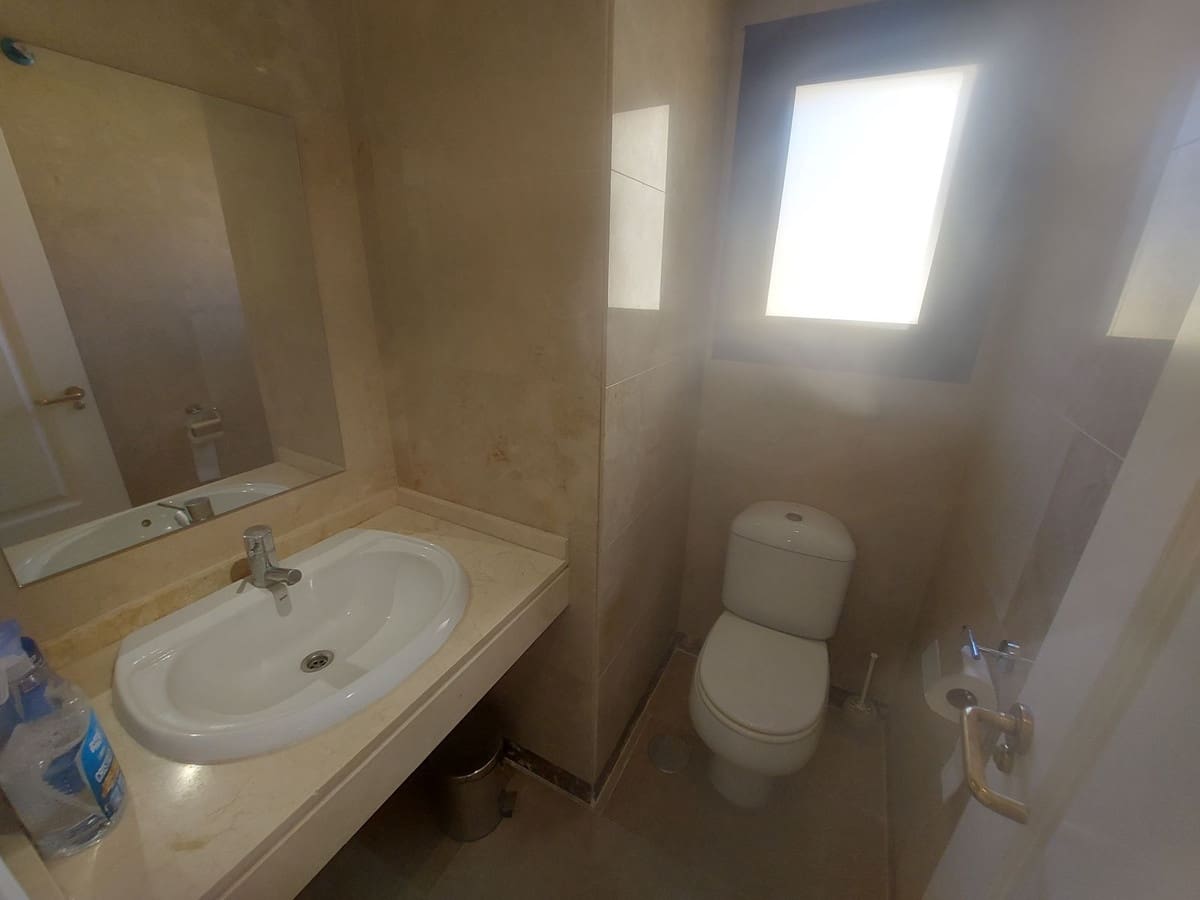 1 bedroom Penthouse for sale in La Duquesa / Puerto de la Duquesa with pool garage - € 210,000 (Ref: 9707727)