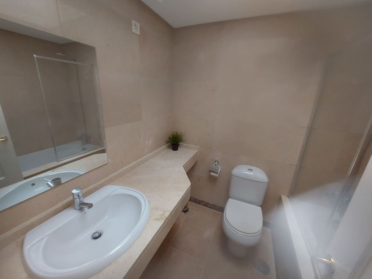 1 bedroom Penthouse for sale in La Duquesa / Puerto de la Duquesa with pool garage - € 210,000 (Ref: 9707727)