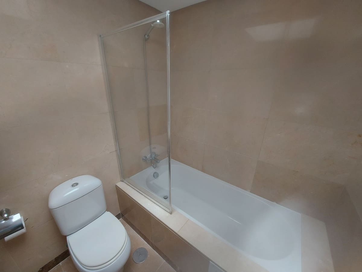 1 bedroom Penthouse for sale in La Duquesa / Puerto de la Duquesa with pool garage - € 210,000 (Ref: 9707727)