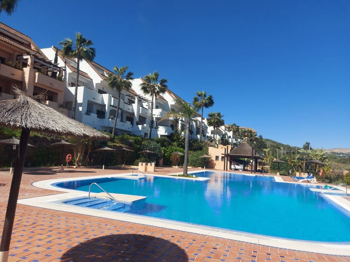 1 bedroom Penthouse for sale in La Duquesa / Puerto de la Duquesa with pool garage - € 210,000 (Ref: 9707727)