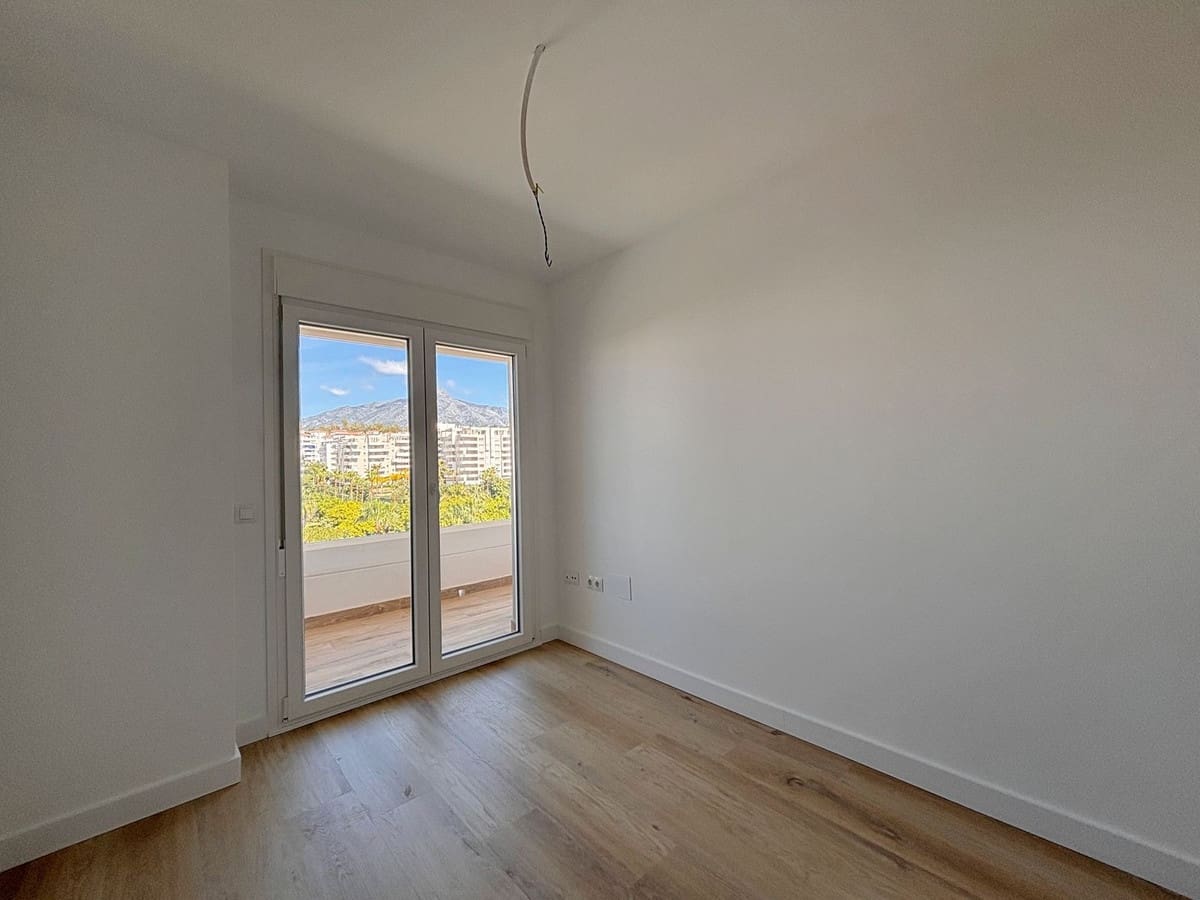 3 chambre Appartement à vendre à Nueva Andalucia avec piscine - 500 000 € (Ref: 9707763)