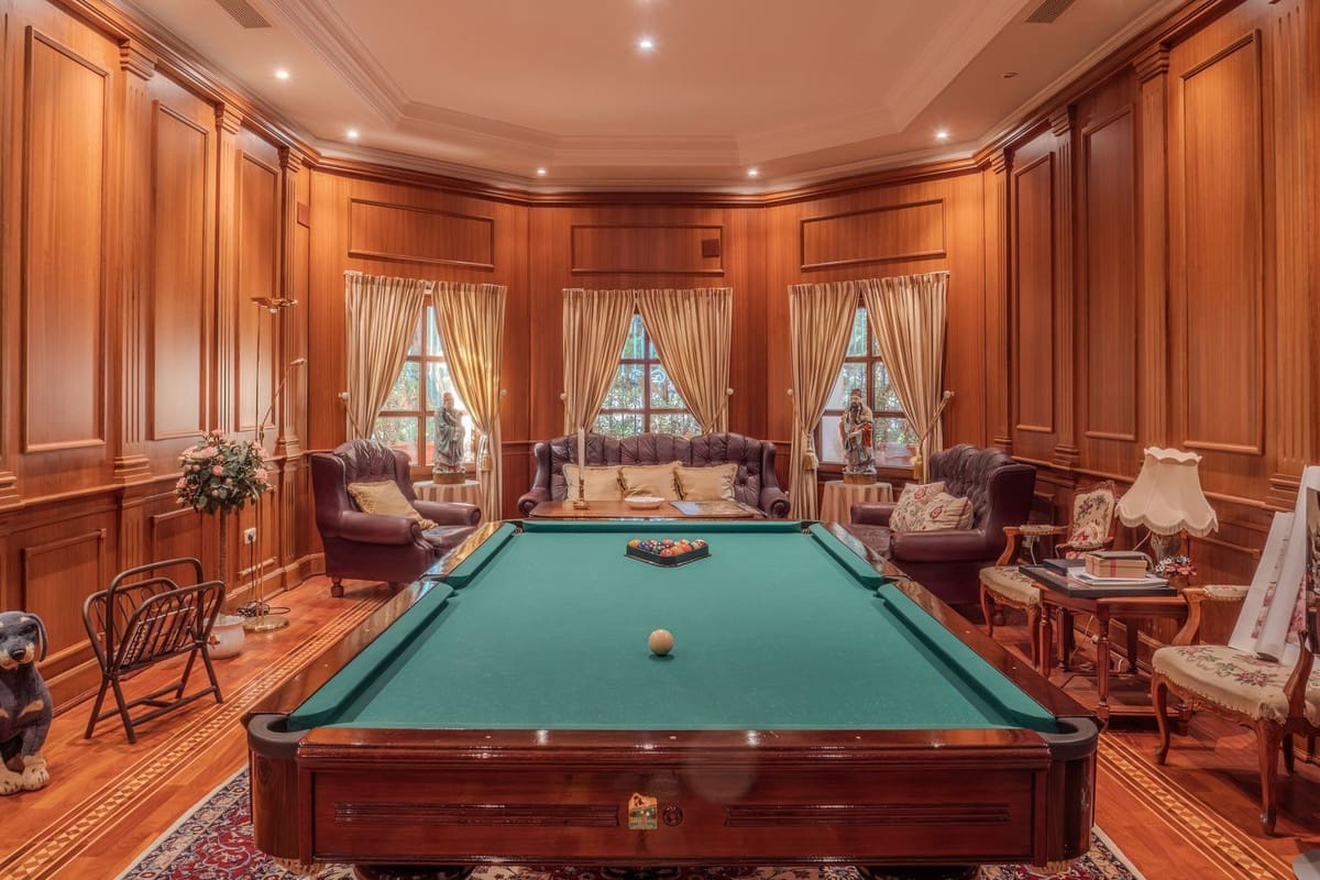 6 bedroom Villa for sale in Nueva Andalucia with pool garage - € 7,500,000 (Ref: 9707796)