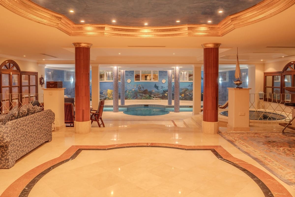 6 bedroom Villa for sale in Nueva Andalucia with pool garage - € 7,500,000 (Ref: 9707796)