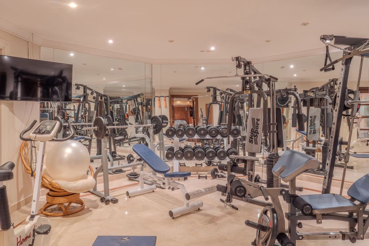 6 bedroom Villa for sale in Nueva Andalucia with pool garage - € 7,500,000 (Ref: 9707796)