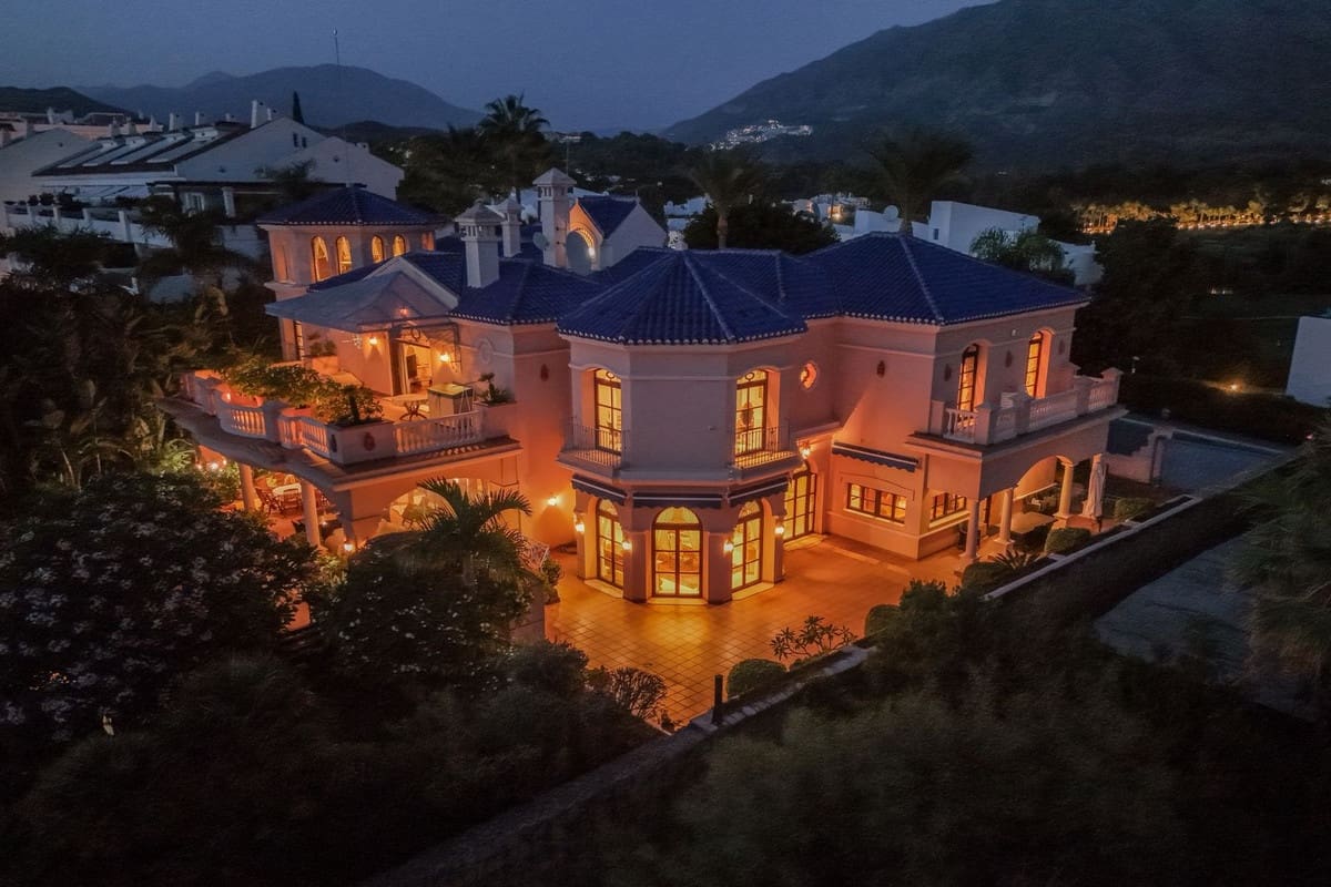 6 bedroom Villa for sale in Nueva Andalucia with pool garage - € 7,500,000 (Ref: 9707796)