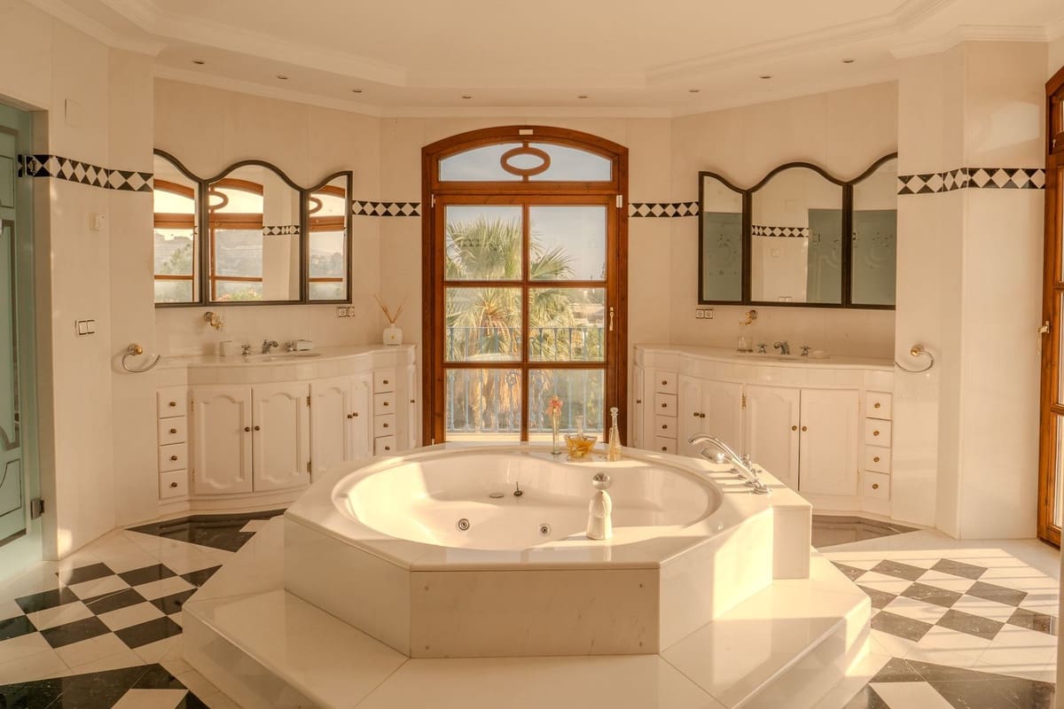 6 bedroom Villa for sale in Nueva Andalucia with pool garage - € 7,500,000 (Ref: 9707796)