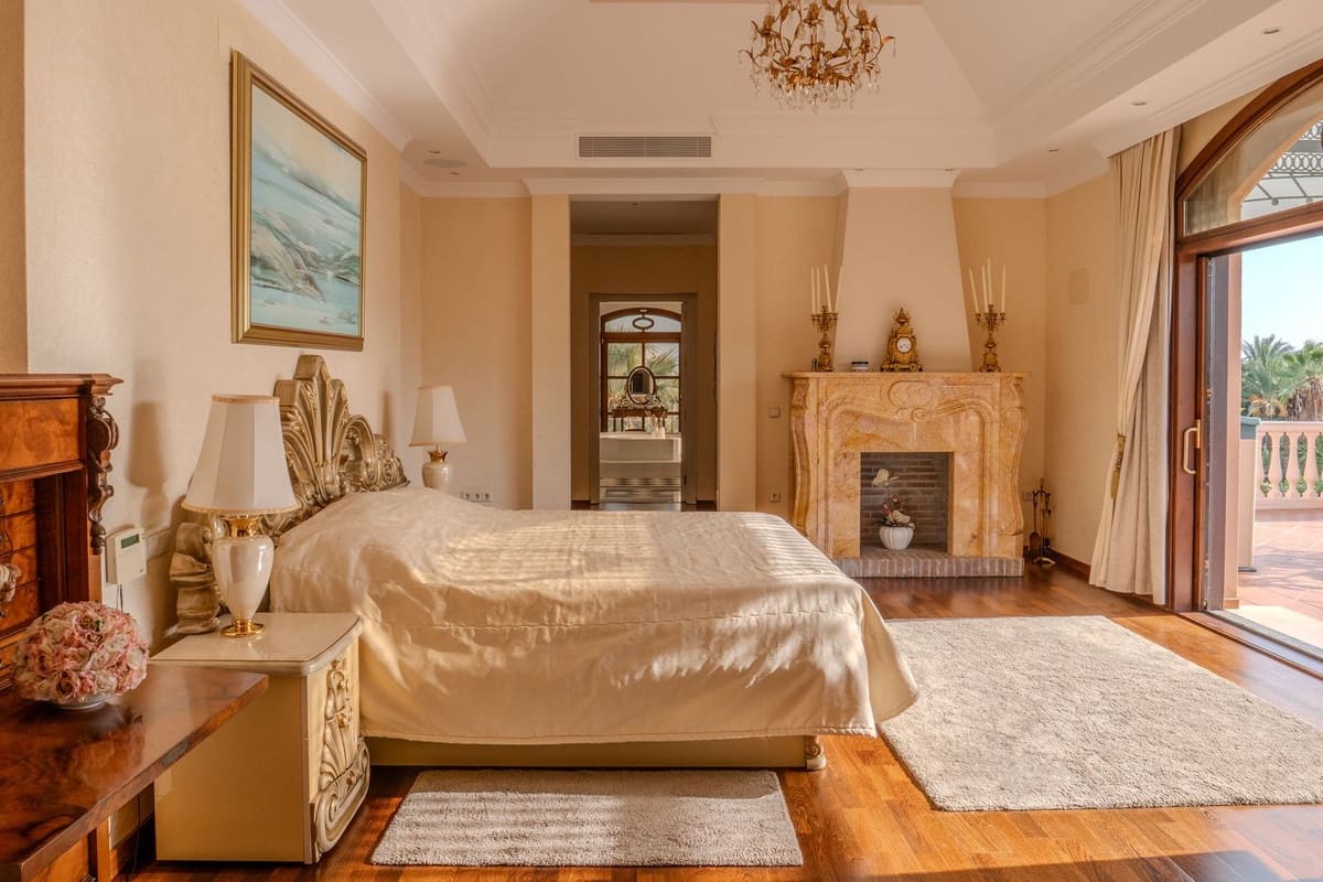 6 bedroom Villa for sale in Nueva Andalucia with pool garage - € 7,500,000 (Ref: 9707796)