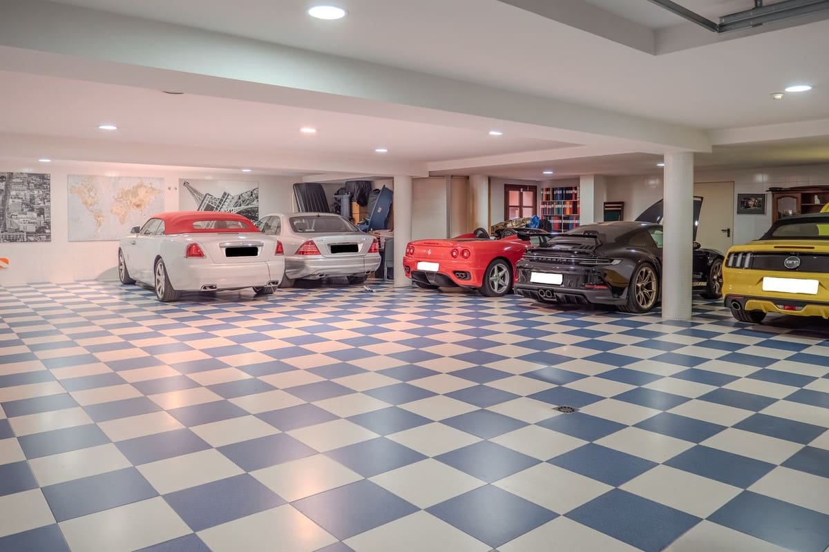 6 bedroom Villa for sale in Nueva Andalucia with pool garage - € 7,500,000 (Ref: 9707796)