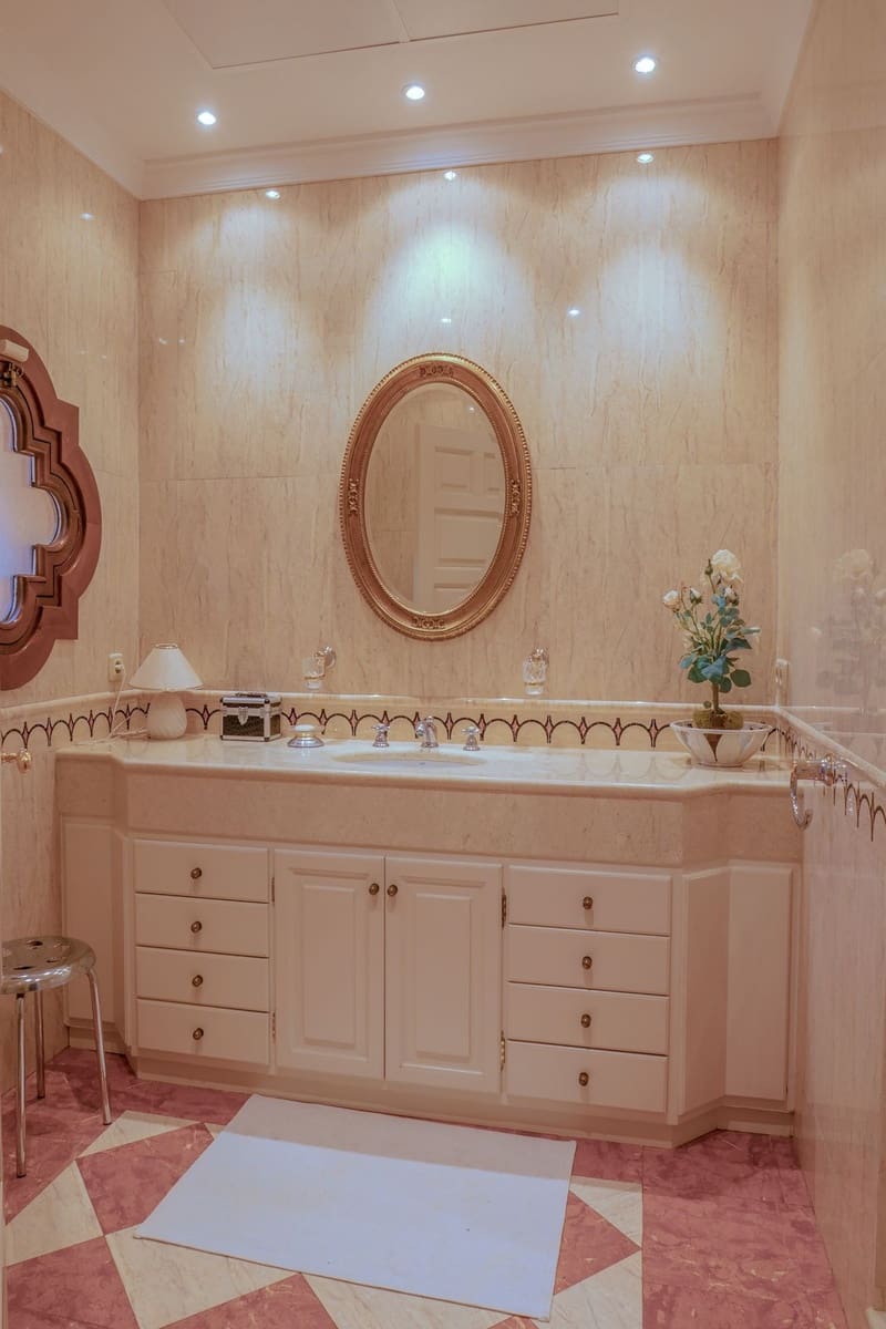 6 bedroom Villa for sale in Nueva Andalucia with pool garage - € 7,500,000 (Ref: 9707796)